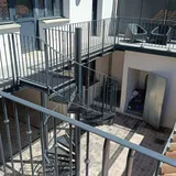 Passerelle métallique de distribution des logements