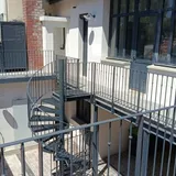 Coursive suspendue et palier d'étage