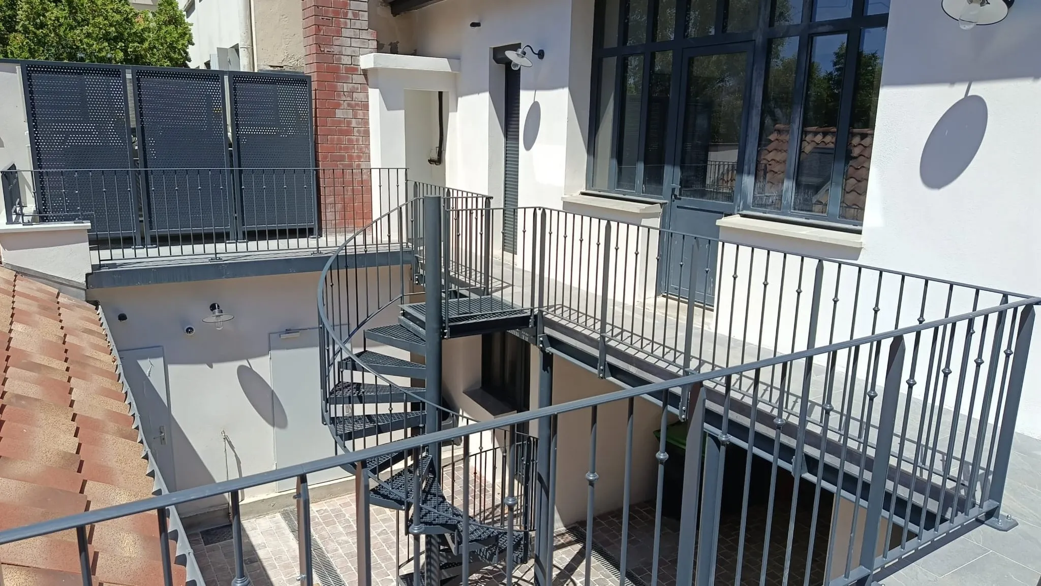 Coursive suspendue et palier d'étage