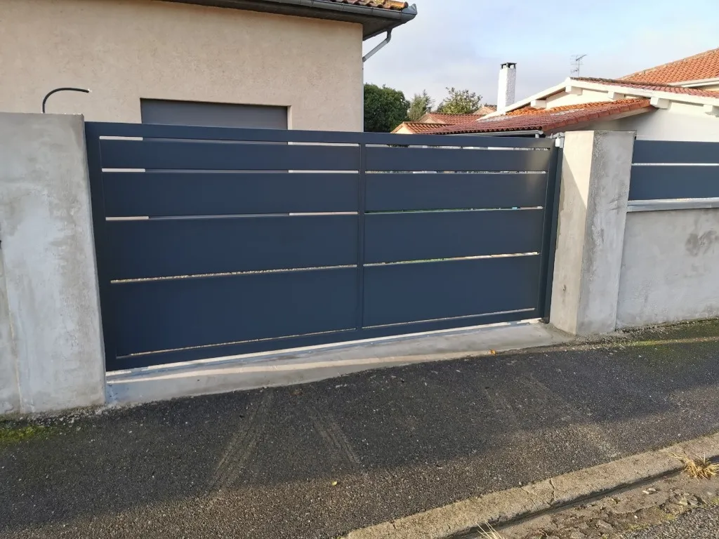 Portail Moderne Anthracite à Lames Horizontales