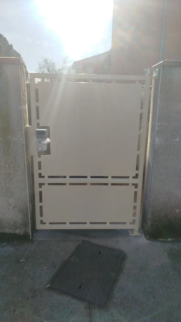 Portillon Acier Tôlé Crème