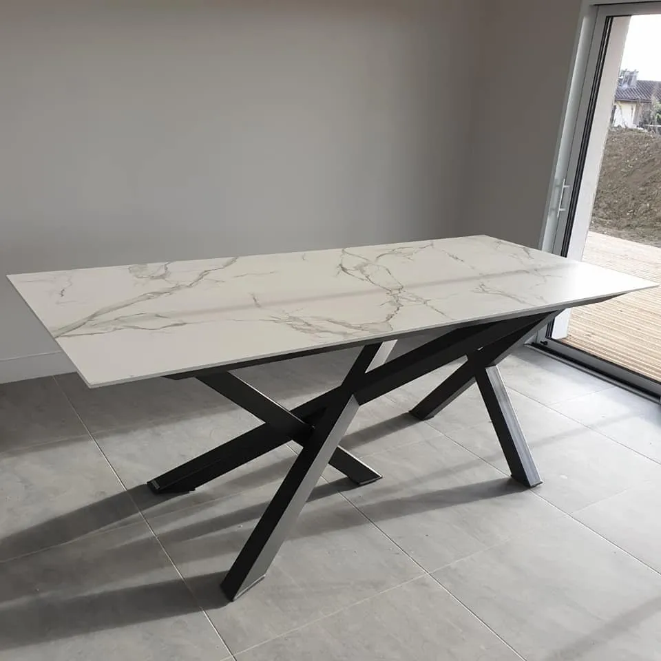 Table de Repas : Composite et Marbre